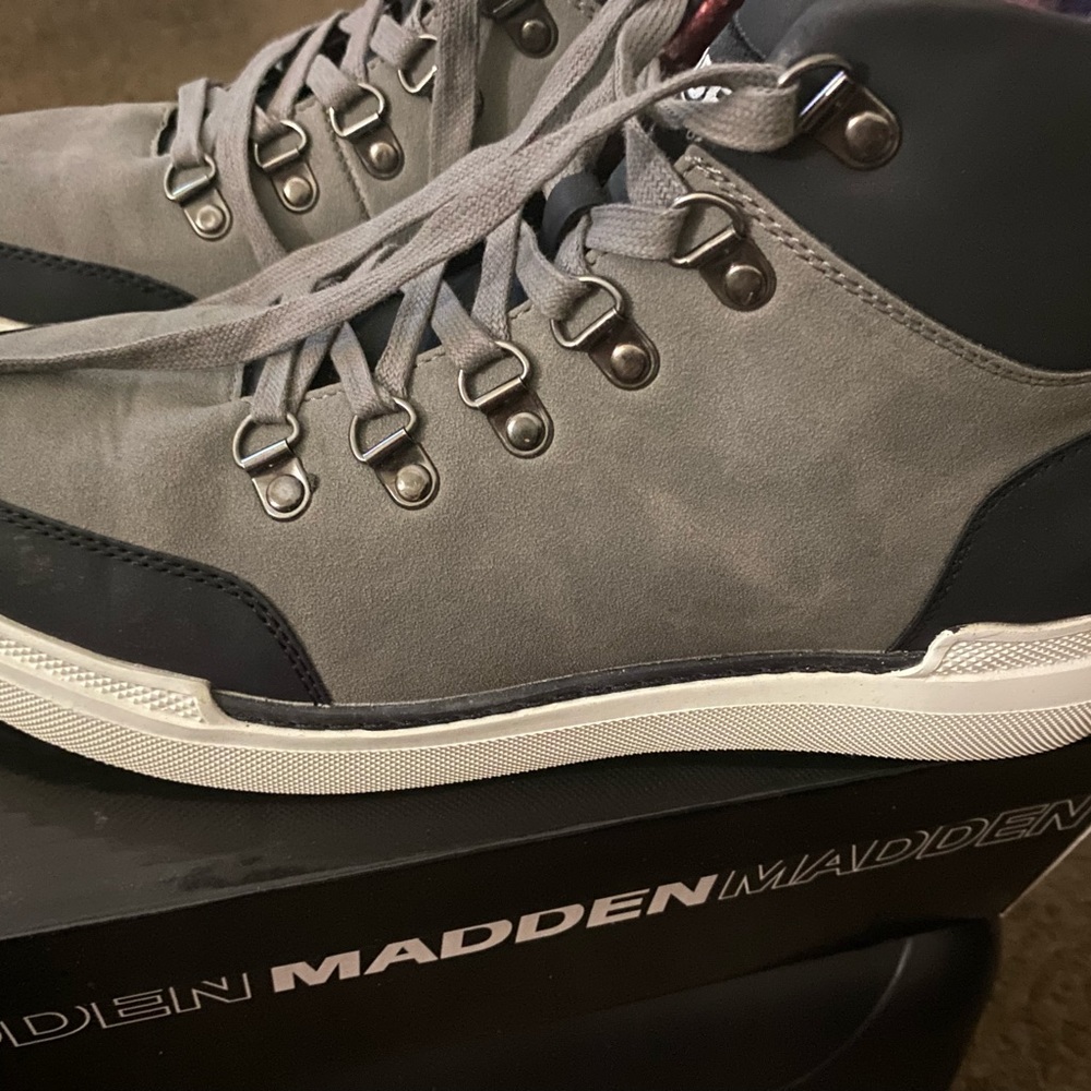 Madden men’s “Calefy” casual boot size 8